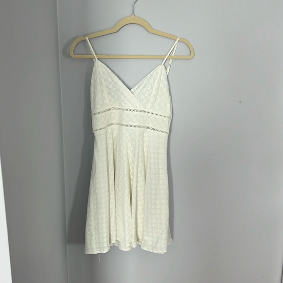 Dresses & Skirts - Jun and ivy white flower lace dress